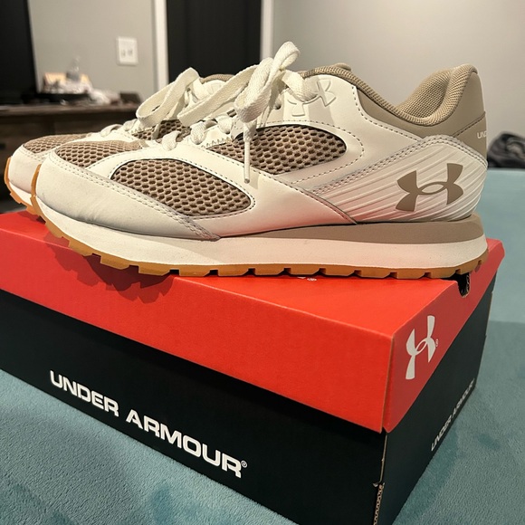 Women’s Under Armour Shoes, size 9 - Picture 1 of 6